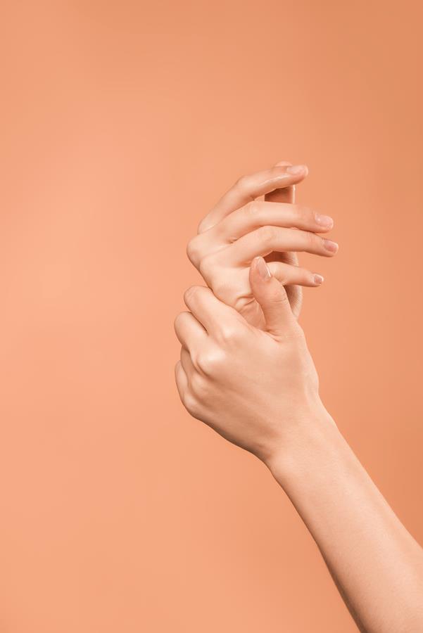 Sposoby na  <strong>smukłe dłonie</strong> – poznaj 10 trików