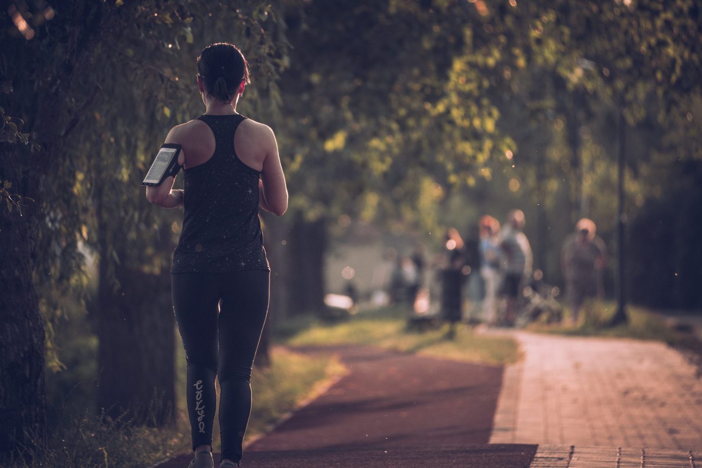Dlaczego warto biegać i jak zacząć swoją przygodę z joggingiem?