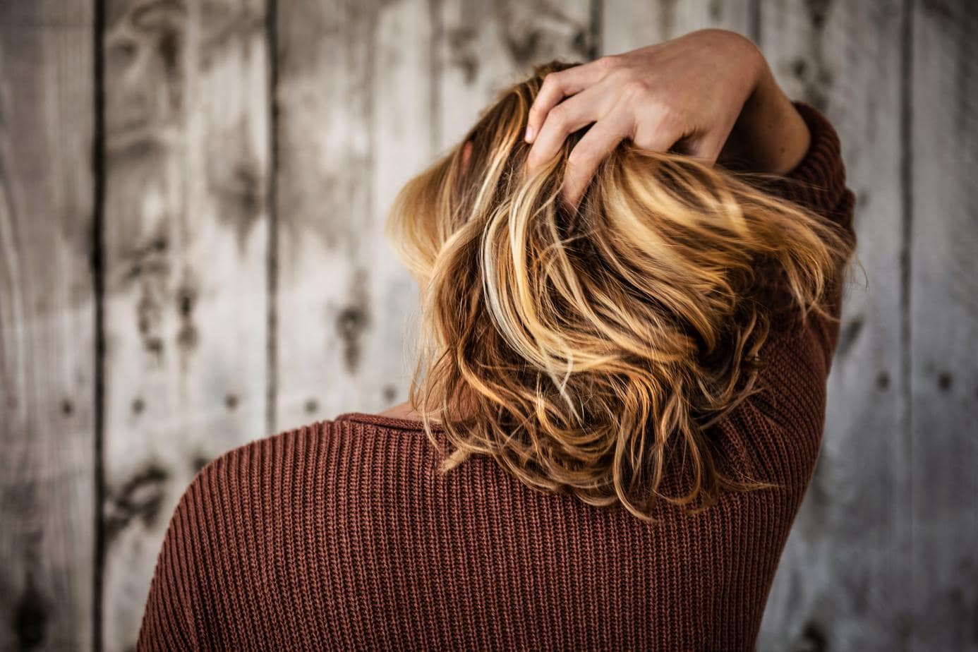 Co to jest tzw. przeziębienie włosów i jakie są konsekwencje dla ich kondycji?