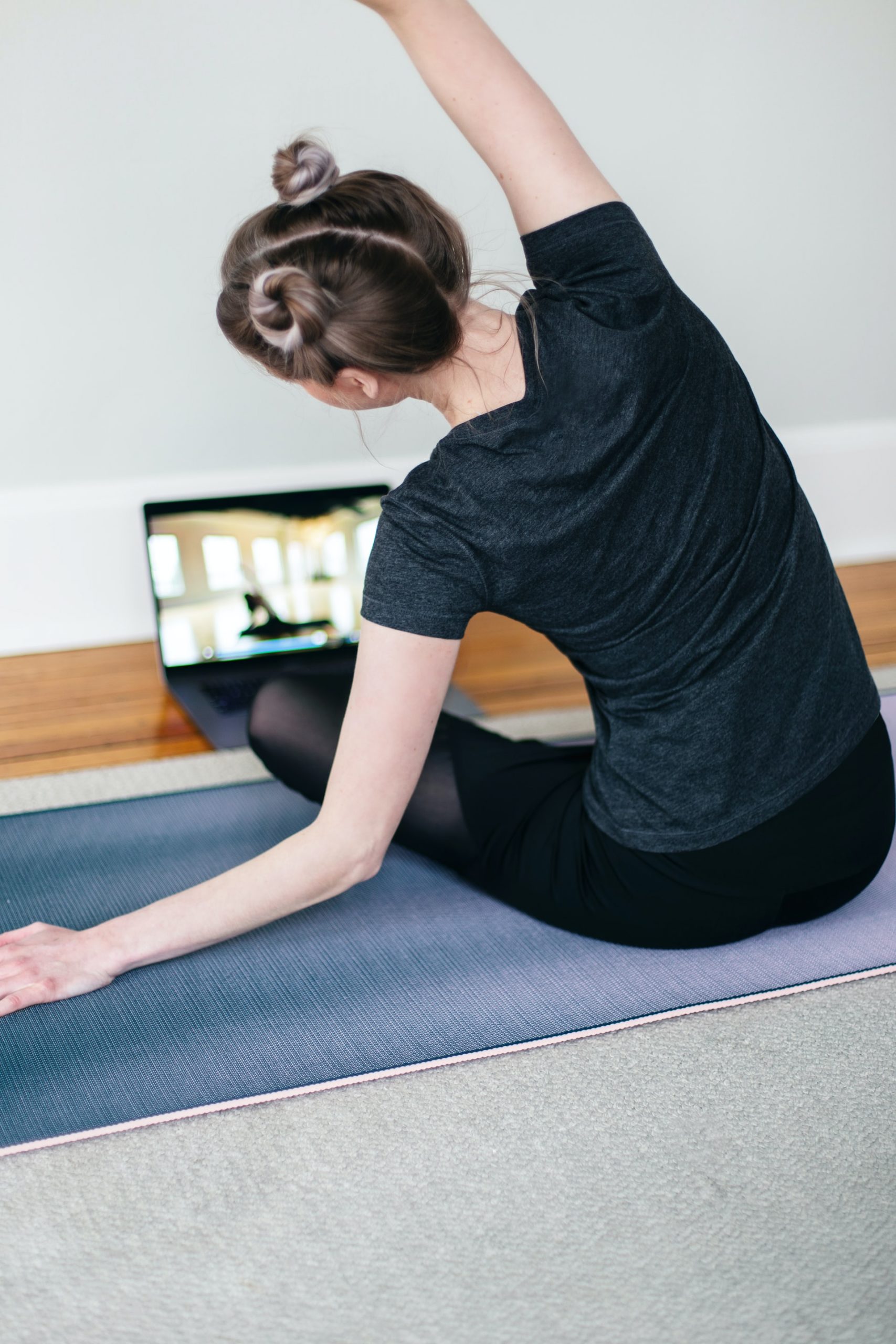 Jak zacząć ćwiczyć jogę w domu?